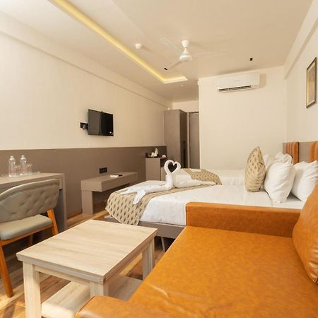 Krown Palace Resort Silvassa Dış mekan fotoğraf