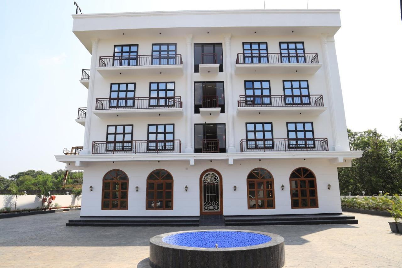 Krown Palace Resort Silvassa Dış mekan fotoğraf
