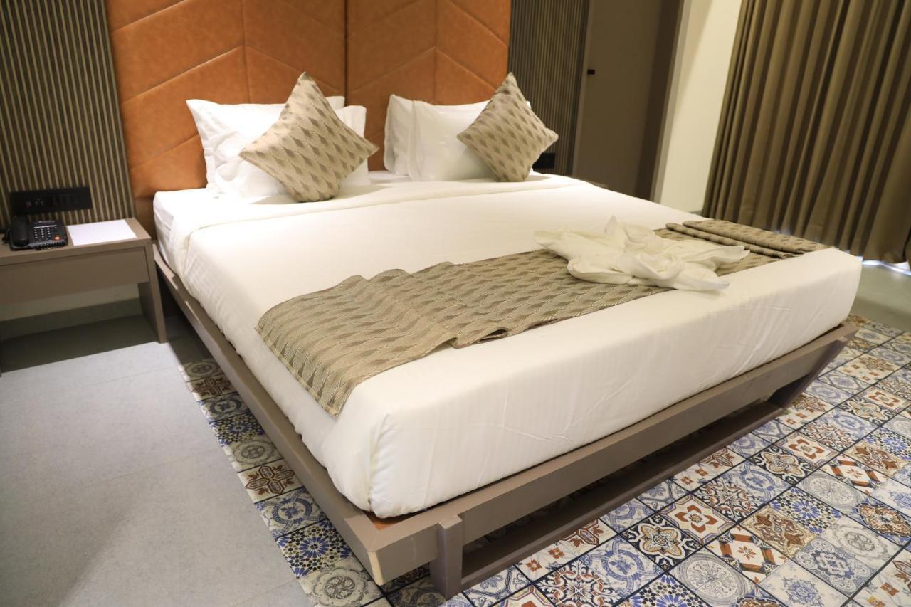 Krown Palace Resort Silvassa Dış mekan fotoğraf