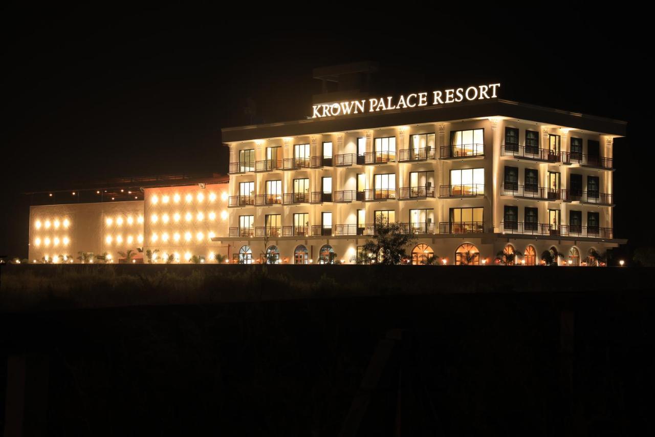 Krown Palace Resort Silvassa Dış mekan fotoğraf