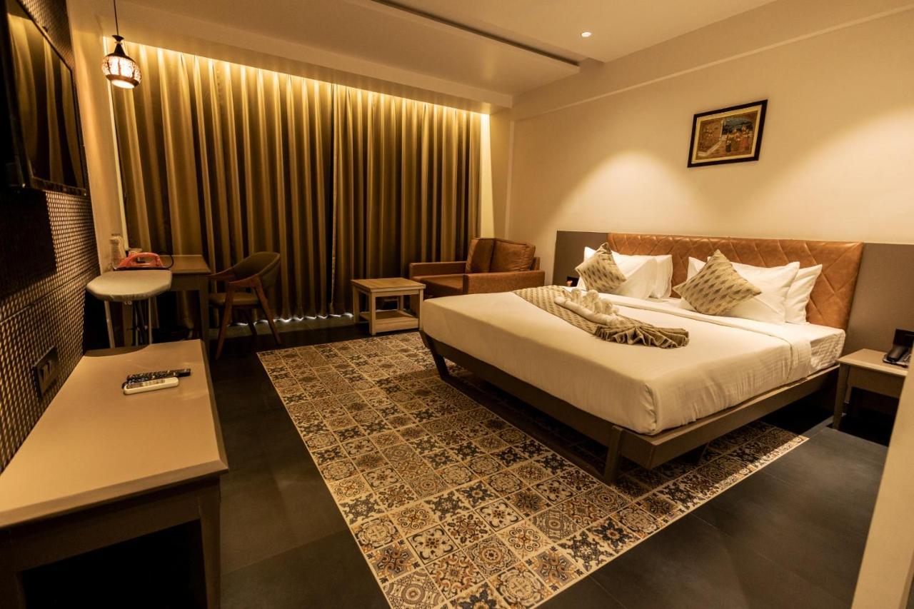 Krown Palace Resort Silvassa Dış mekan fotoğraf