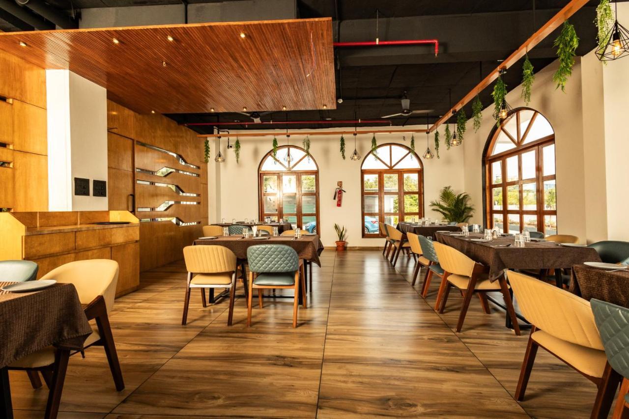 Krown Palace Resort Silvassa Dış mekan fotoğraf