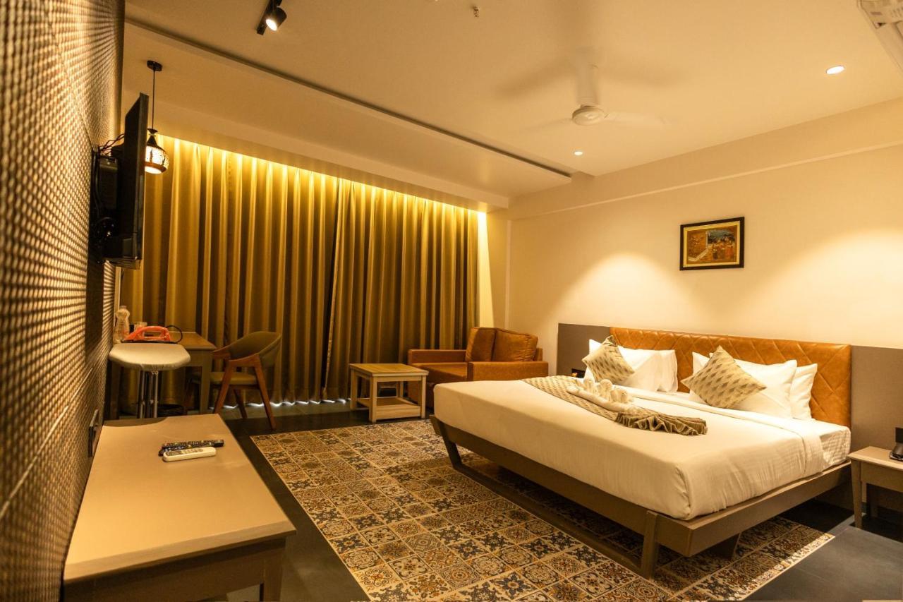 Krown Palace Resort Silvassa Dış mekan fotoğraf