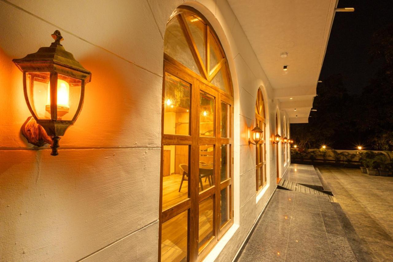 Krown Palace Resort Silvassa Dış mekan fotoğraf