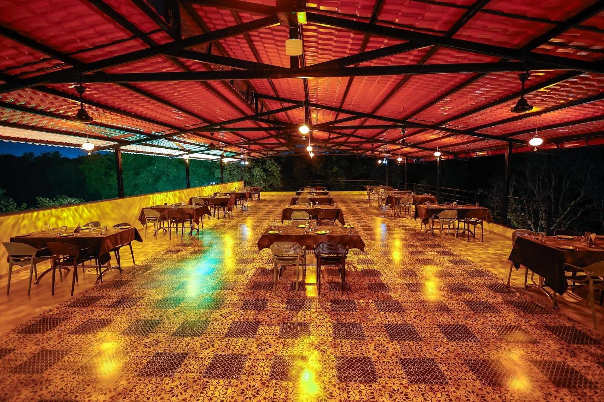 Krown Palace Resort Silvassa Dış mekan fotoğraf